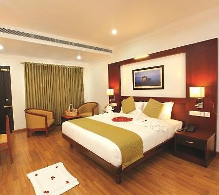 Raj Regency Hotel Nilamel Buitenkant foto