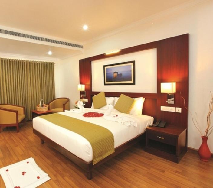 Raj Regency Hotel Nilamel Buitenkant foto