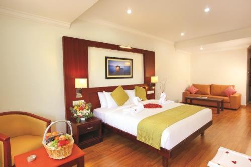 Raj Regency Hotel Nilamel Buitenkant foto