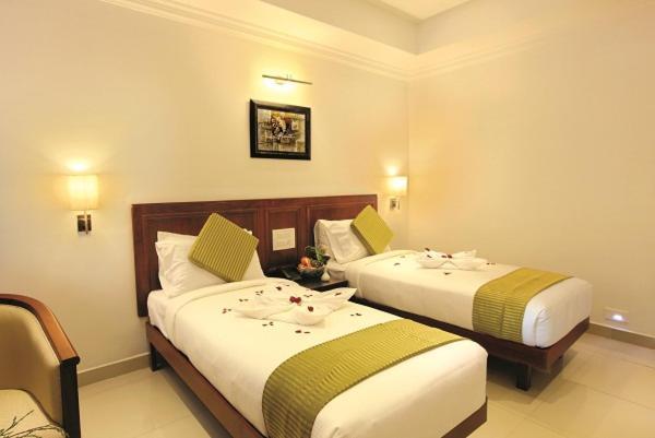 Raj Regency Hotel Nilamel Buitenkant foto